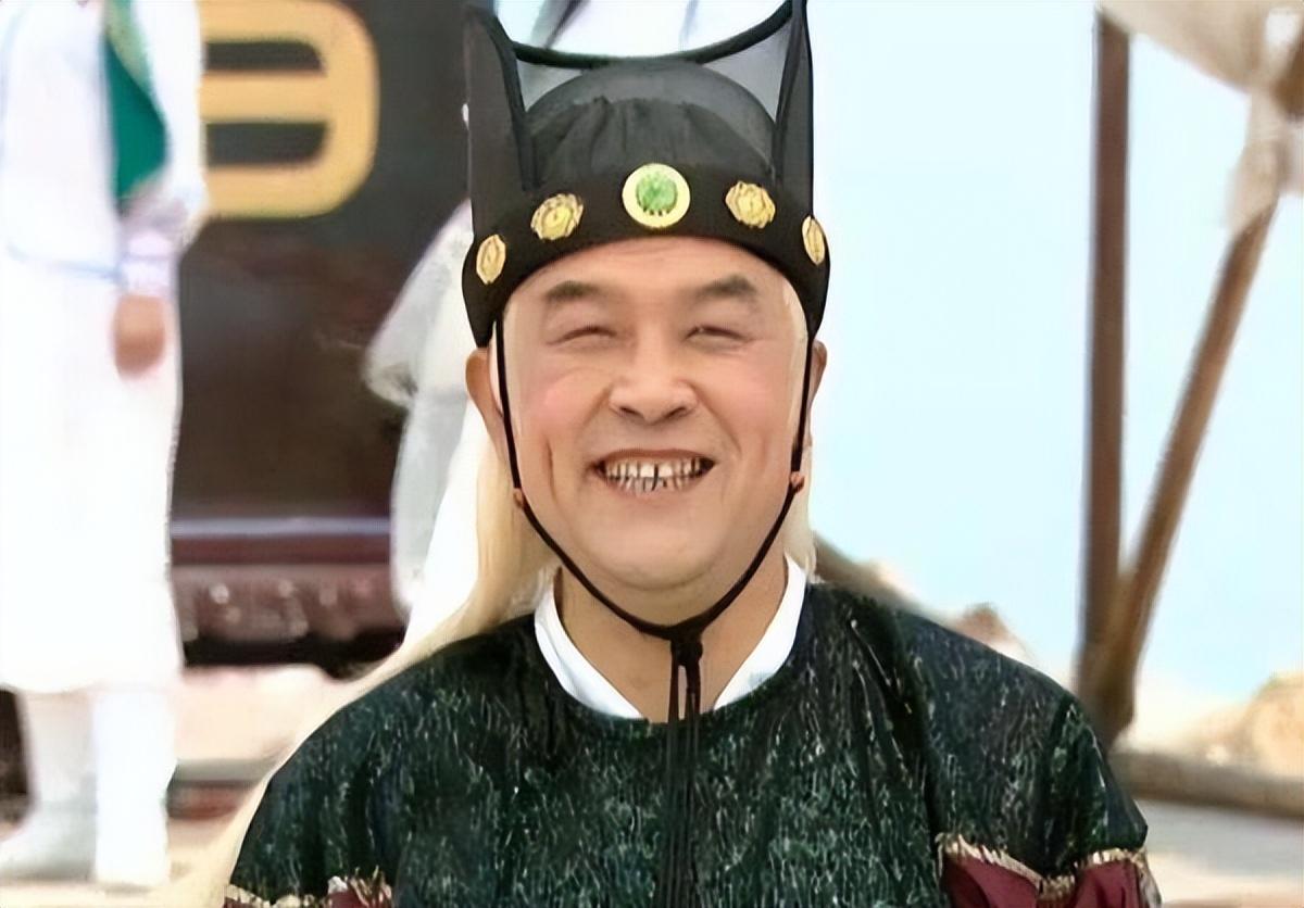 太监演员,太监演员的日常生活，古装扮相下的温情纽带